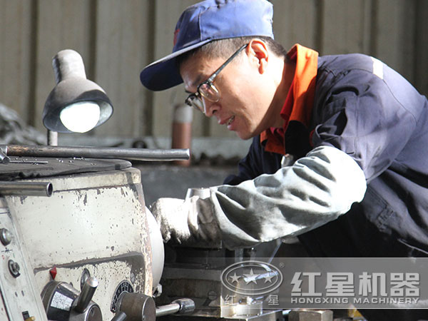 红星技术人员工作图 红星技术人员工作图